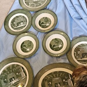 Green and White Decorative Plates Set